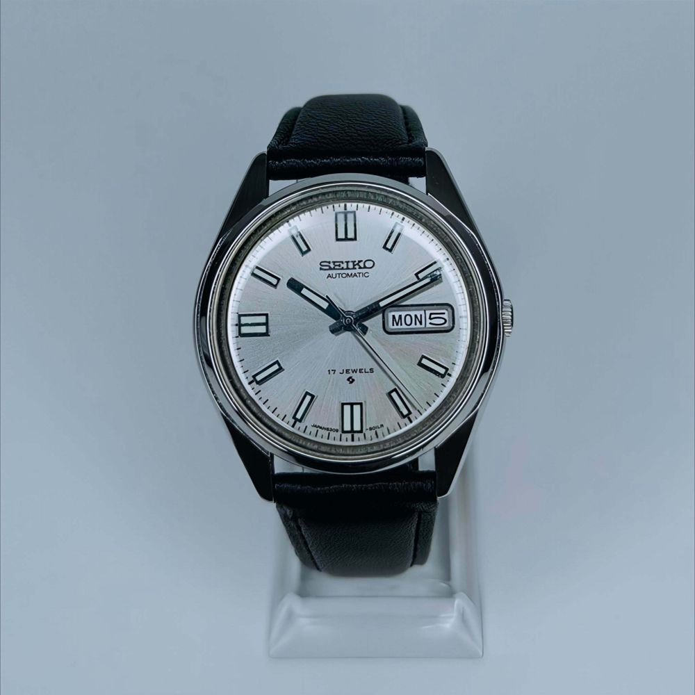 Orologio vintage Seiko anni 80 Automatic 6309-8010 con quadrante argento e cinturino in pelle nera